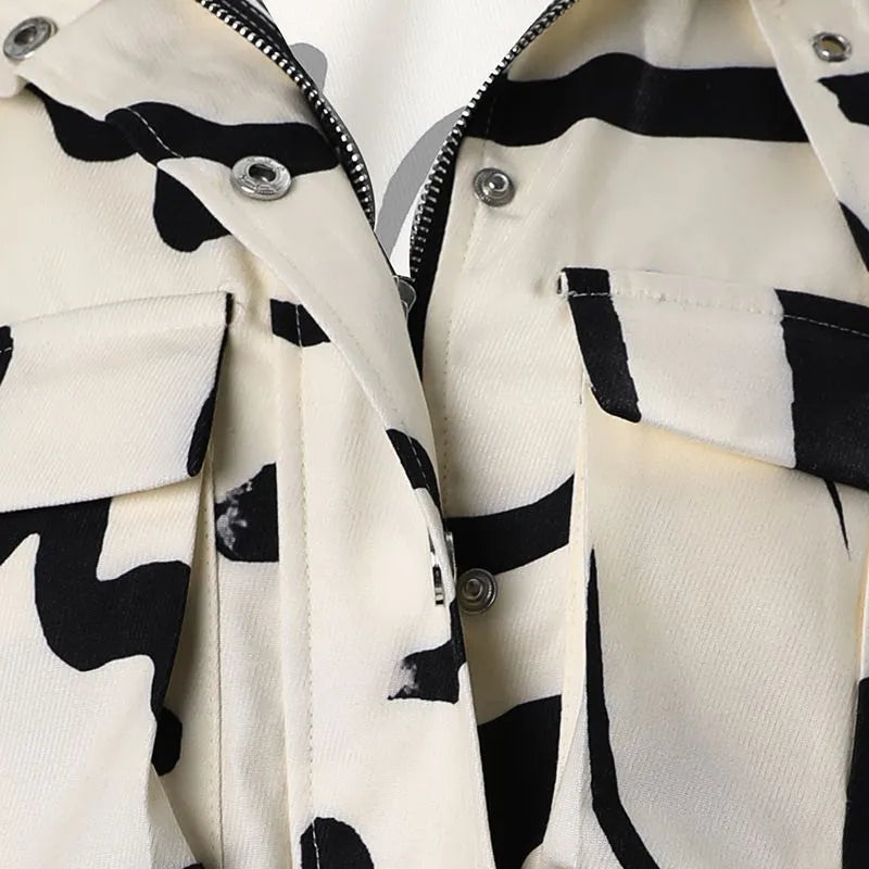 Statement Jack Met Abstracte Print – Opvallende Voorjaarstrend Voor Vrouwen