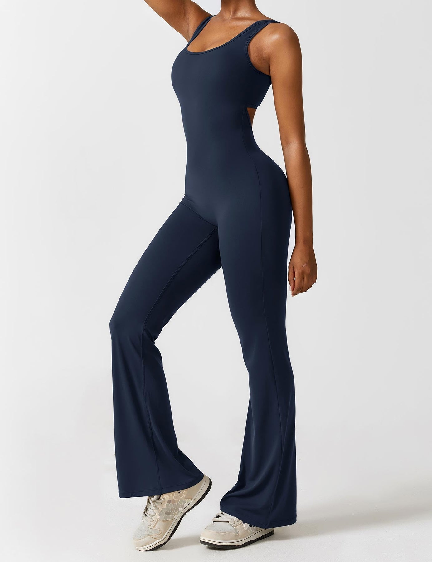 Strakke Sportieve Dames Jumpsuit Met Open Rug En Flared Pijpen – Lente, Zomer En Herfst